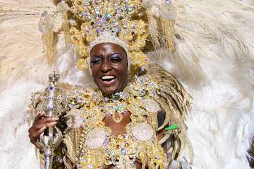 El diseñador teldense Nauzet Afonso vuela con éxito en el Carnaval capitalino (Foto TA)